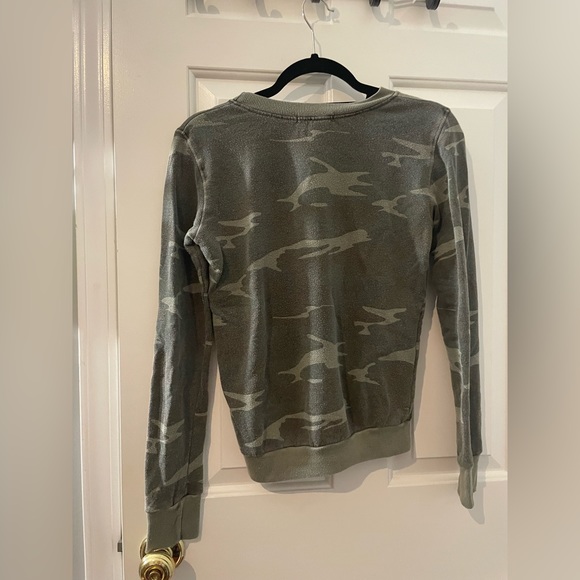 Truly Madly Deeply Los Angeles, Urban Outfitters Camouflage Sweater, Size Small - Picture 2 of 3